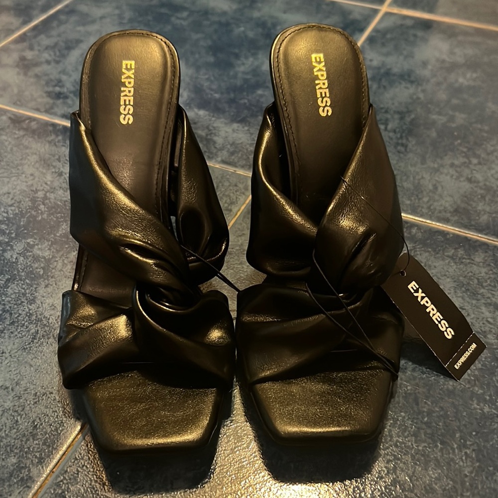 NWT heels